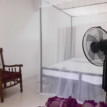 T & U Homestay Катунаяка Экстерьер фото