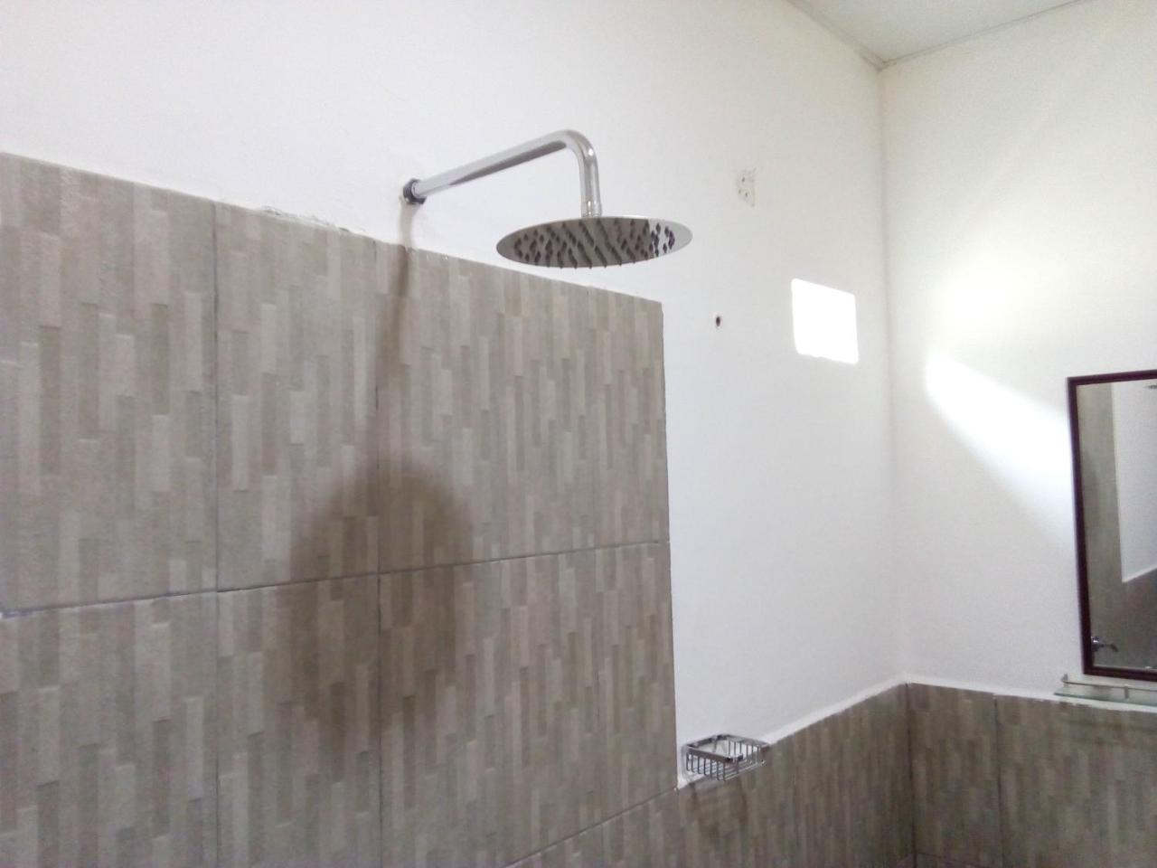 T & U Homestay Катунаяка Экстерьер фото