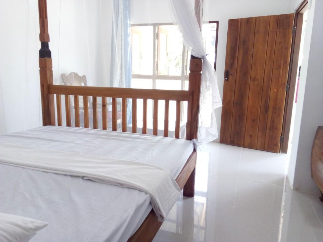 T & U Homestay Катунаяка Экстерьер фото
